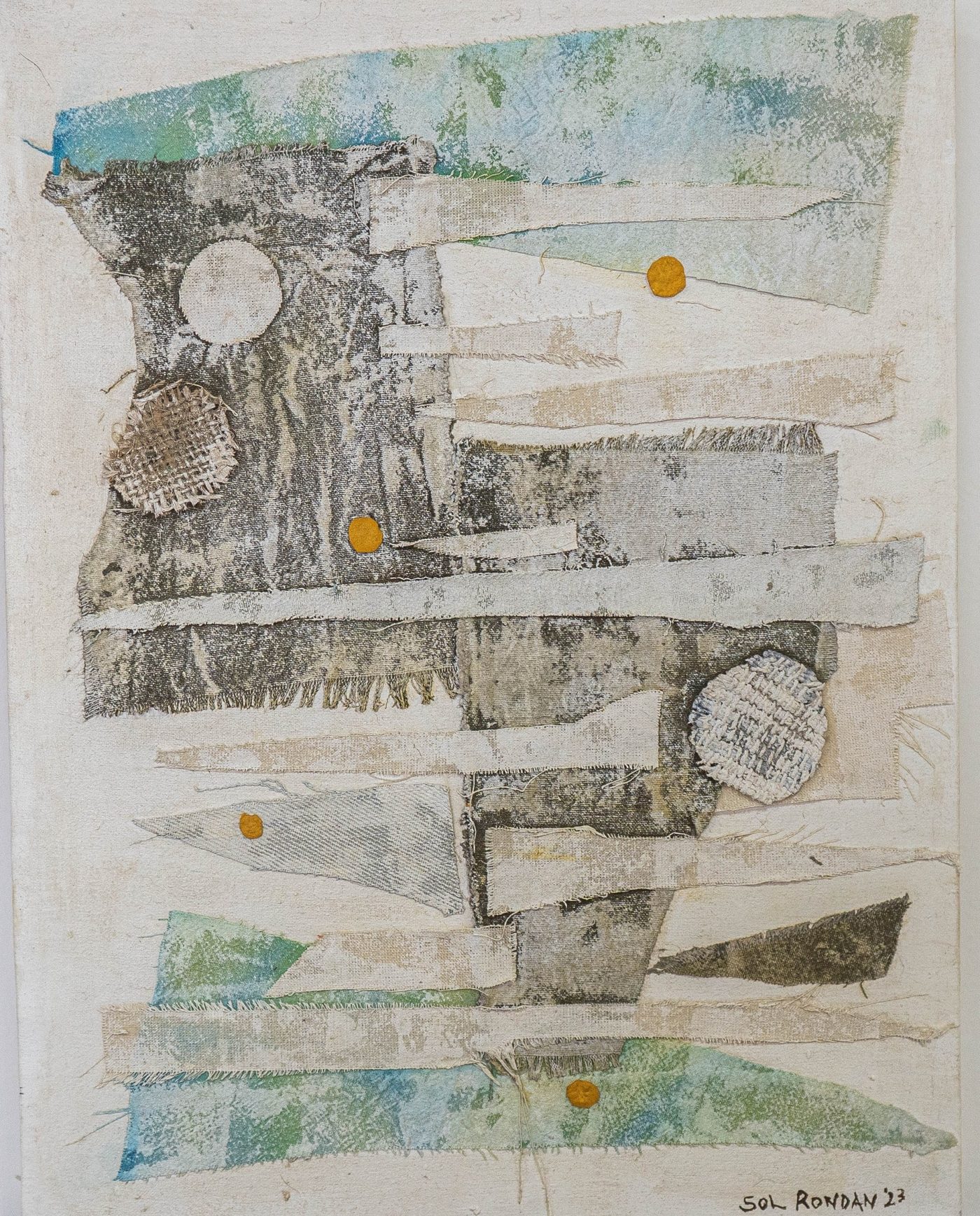 Obra de Sol Rondán en técnica mixta, de la muestra “Lo emotivo y lo visceral”