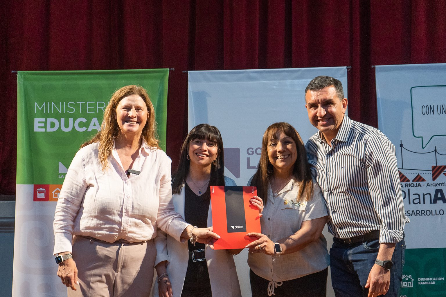 Entrega de certificados y nuevas oportunidades educativas entre el Plan Angelelli y Educación (foto 3)