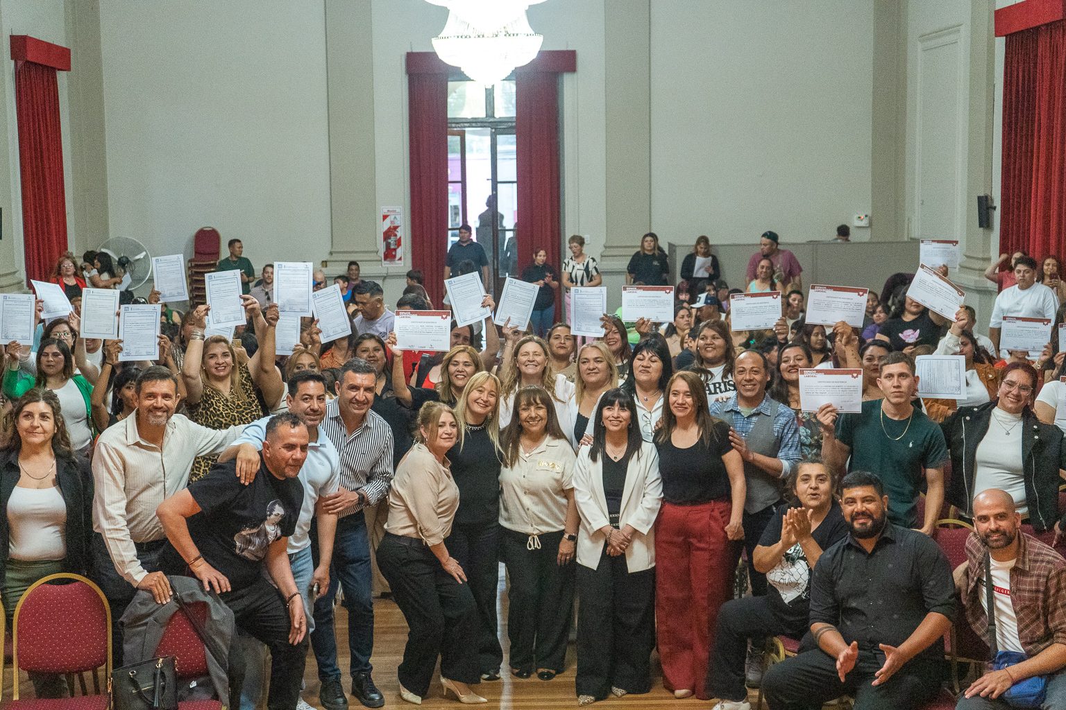 Entrega de certificados y nuevas oportunidades educativas entre el Plan Angelelli y Educación