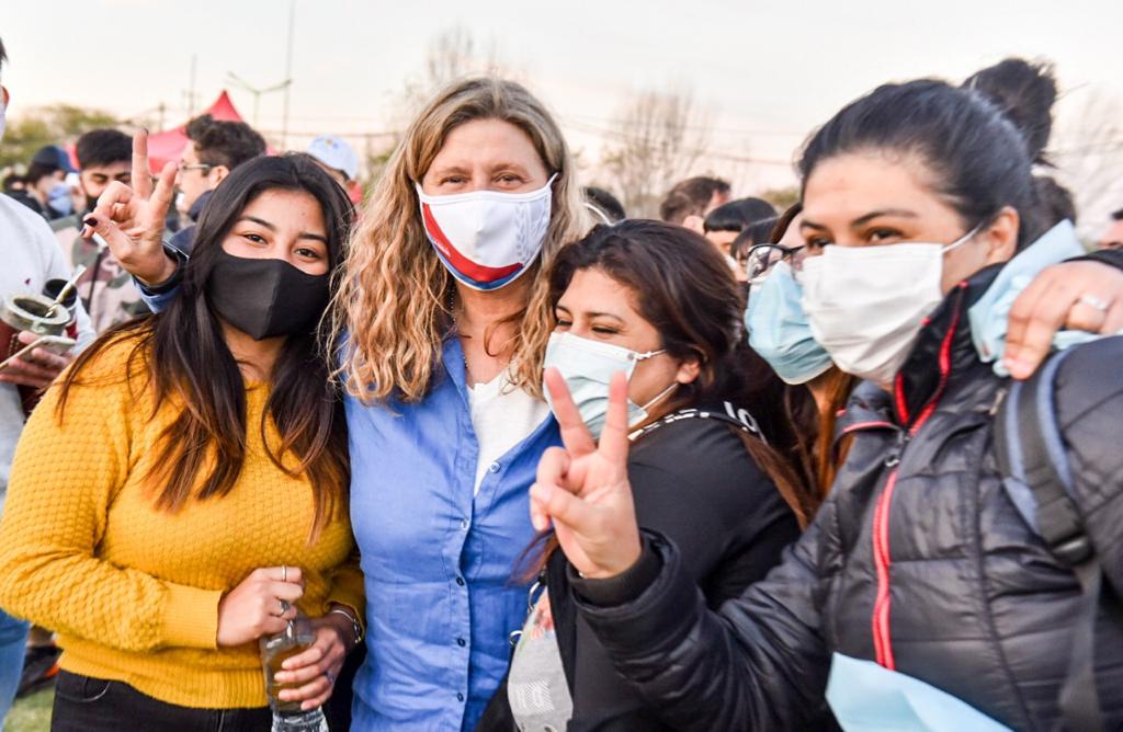 Gabriela Pedrali en encuentro con juventudes