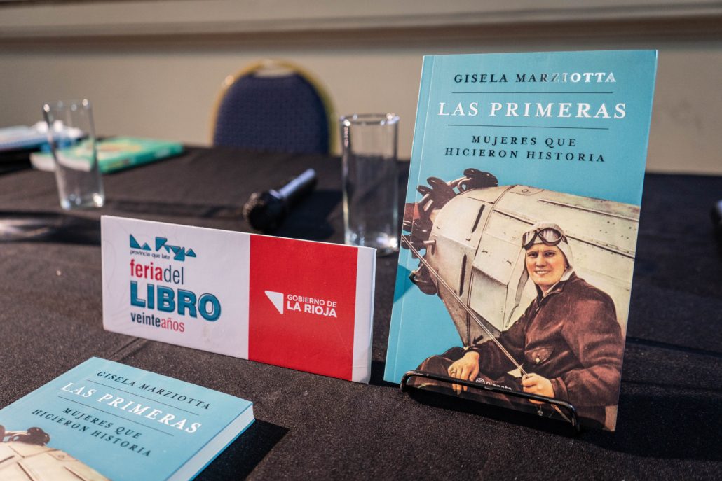 Presentación del libro “LAS PRIMERAS” de Gisela Marziotta (foto 4)