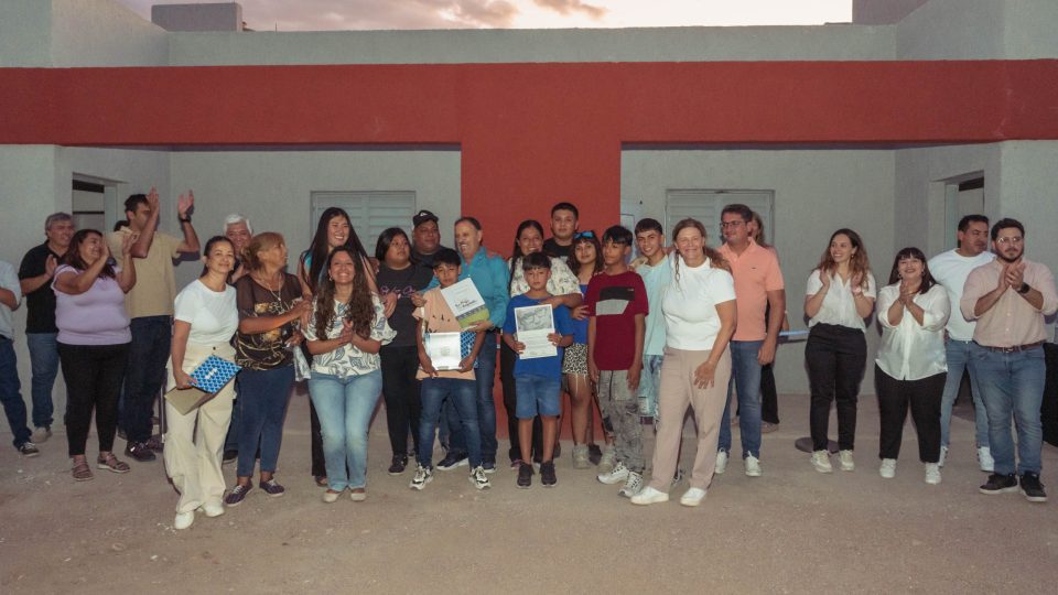 Familias del barrio Loma del Gitano recibieron las llaves de sus Hogares construidos mediante el Plan Angelelli