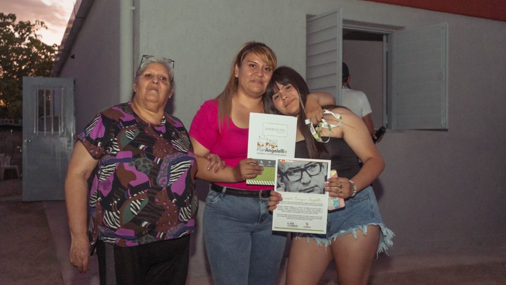 Familias del barrio Loma del Gitano recibieron las llaves de sus Hogares construidos mediante el Plan Angelelli (foto 3)