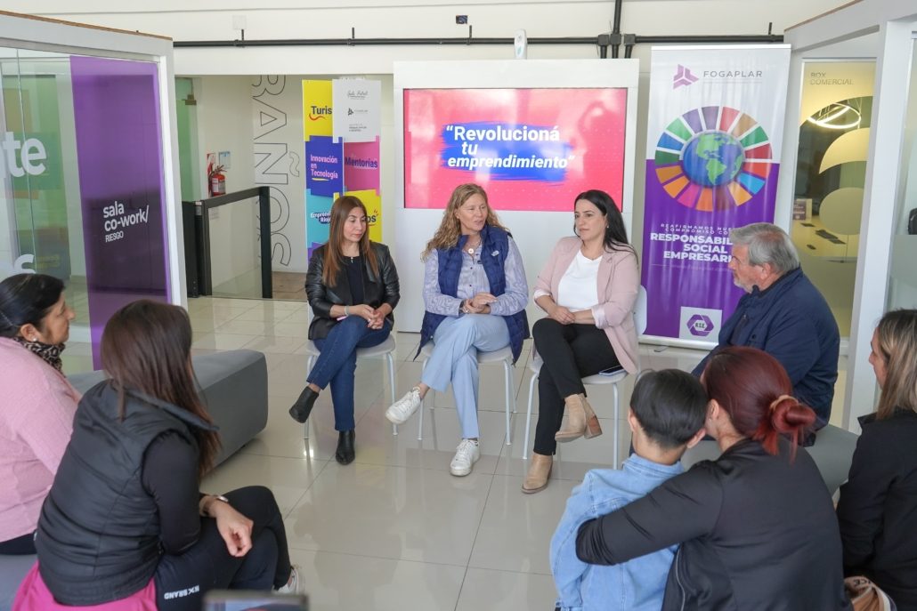 PEDRALI ENTREGÓ NUEVOS CRÉDITOS A EMPRENDIMIENTOS RIOJANOS (foto 2)