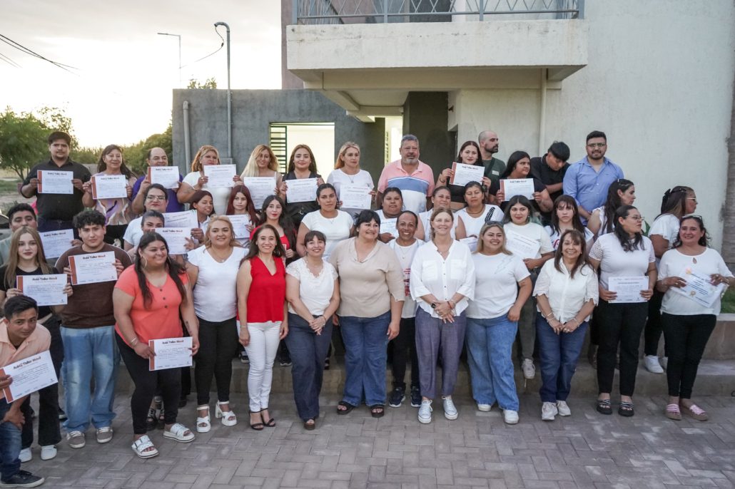 Dimensión Socio Comunitaria del Plan Angelelli APUESTA A LA FORMACIÓN Y EL AUTOEMPLEO (foto 2)