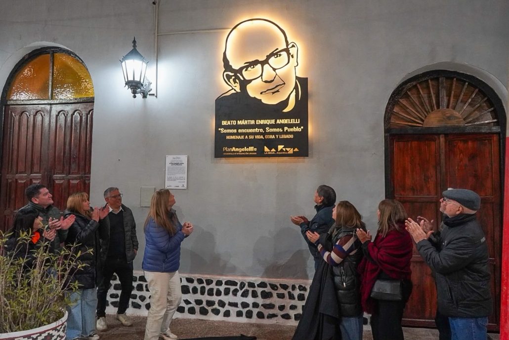 QUEDÓ INAUGURADA EN GUANDACOL UNA NUEVA IMAGEN DE ANGELELLI FORJADA EN HIERRO (foto 4)